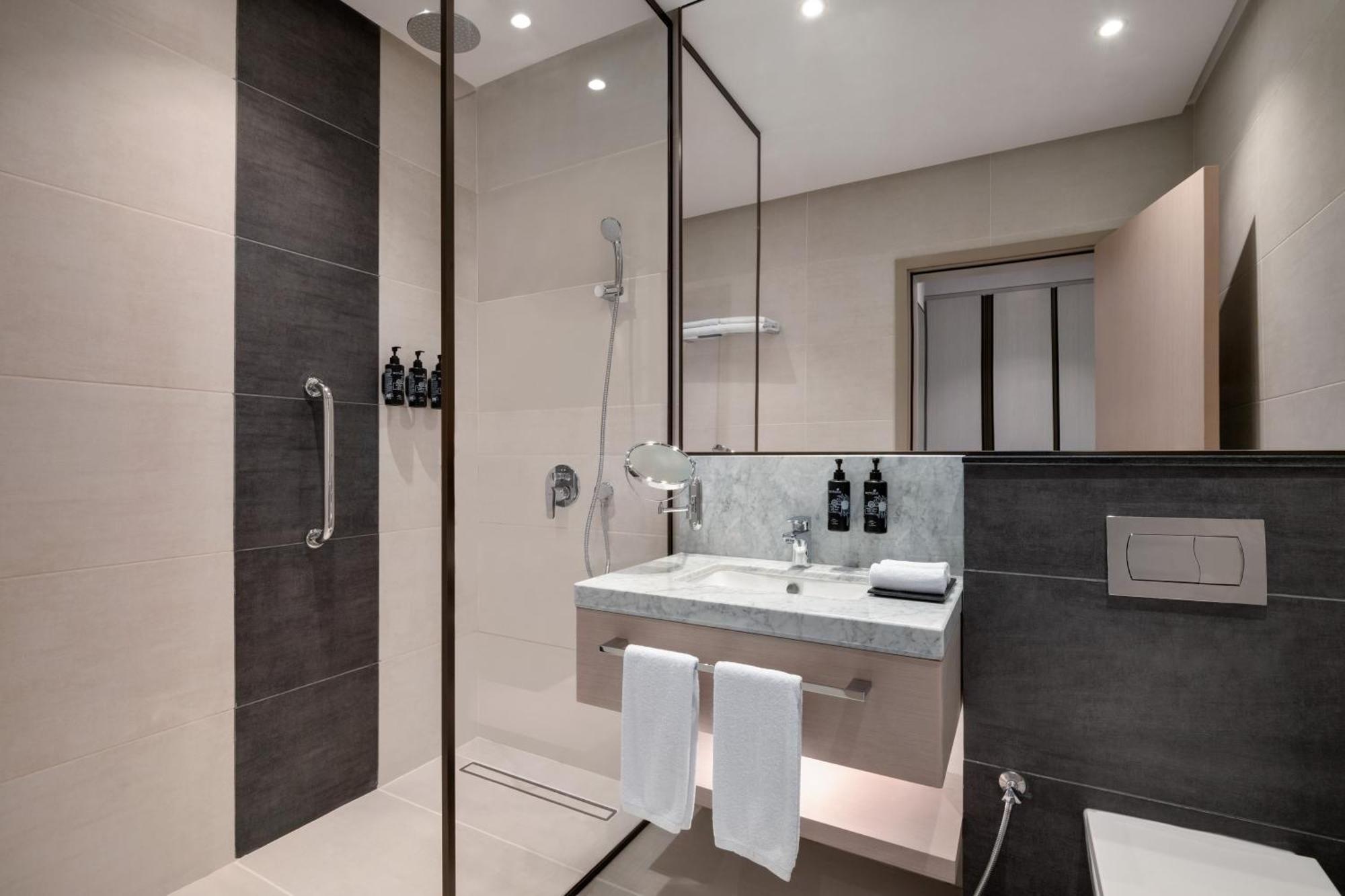 Ramada By Wyndham Riyadh King Fahd Road 외부 사진