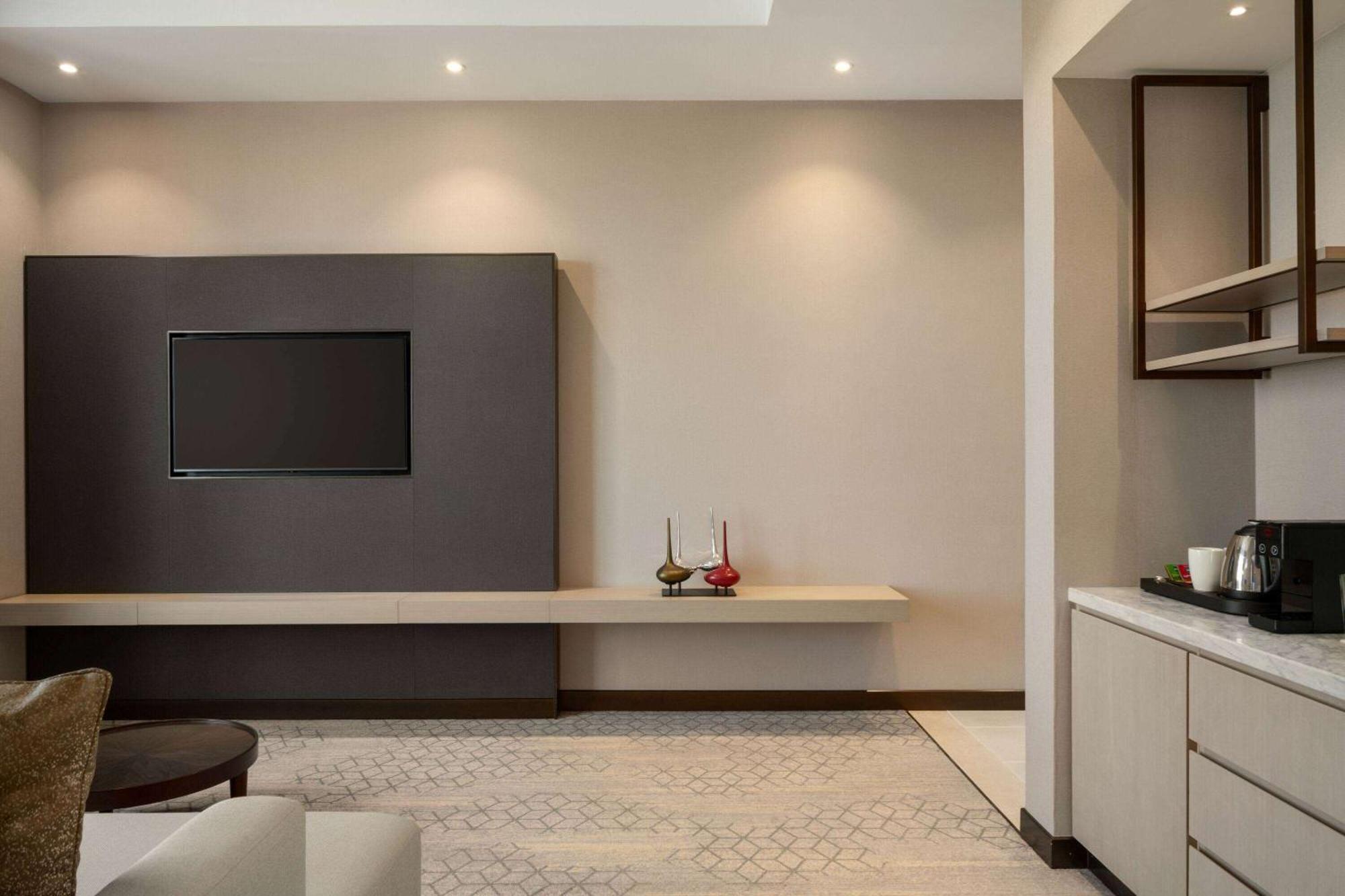 Ramada By Wyndham Riyadh King Fahd Road 외부 사진