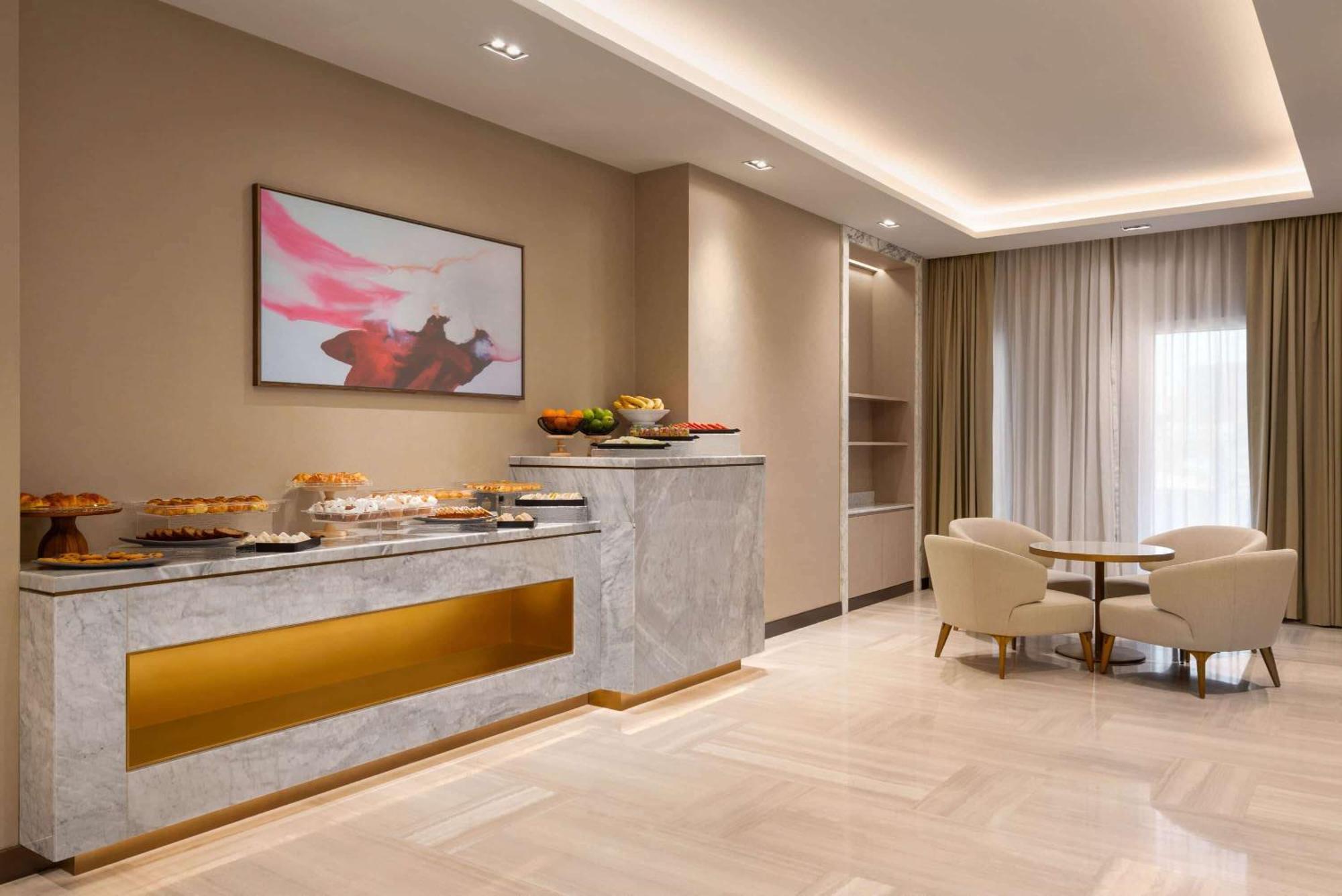 Ramada By Wyndham Riyadh King Fahd Road 외부 사진 The lounge at the airport
